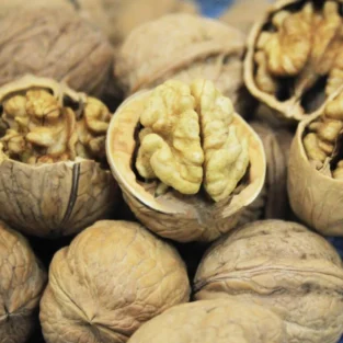 Walnuts (Desi Akhroot) دیسی اخروٹ